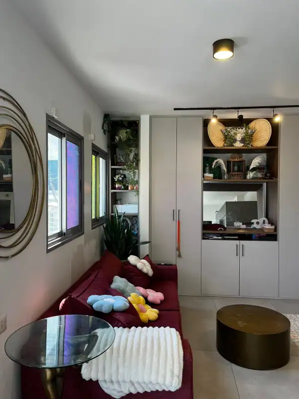 הגדוד העברי להשכרה פינת ישיבה נדלנסקיי השכרת דירות בדרום תל אביב סלון מרווח