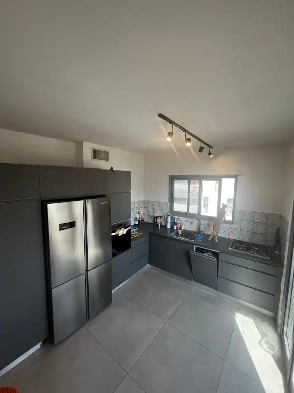 הגדוד העברי להשכרה נדלנסקיי השכרת דירות בדרום תל אביב מטבח מרווח