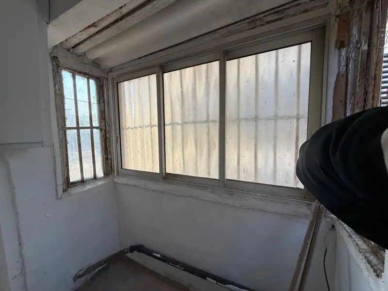 חדר הגרא תל אביב חלונות חלונות ראווה פתוחים הגרא תל אביב