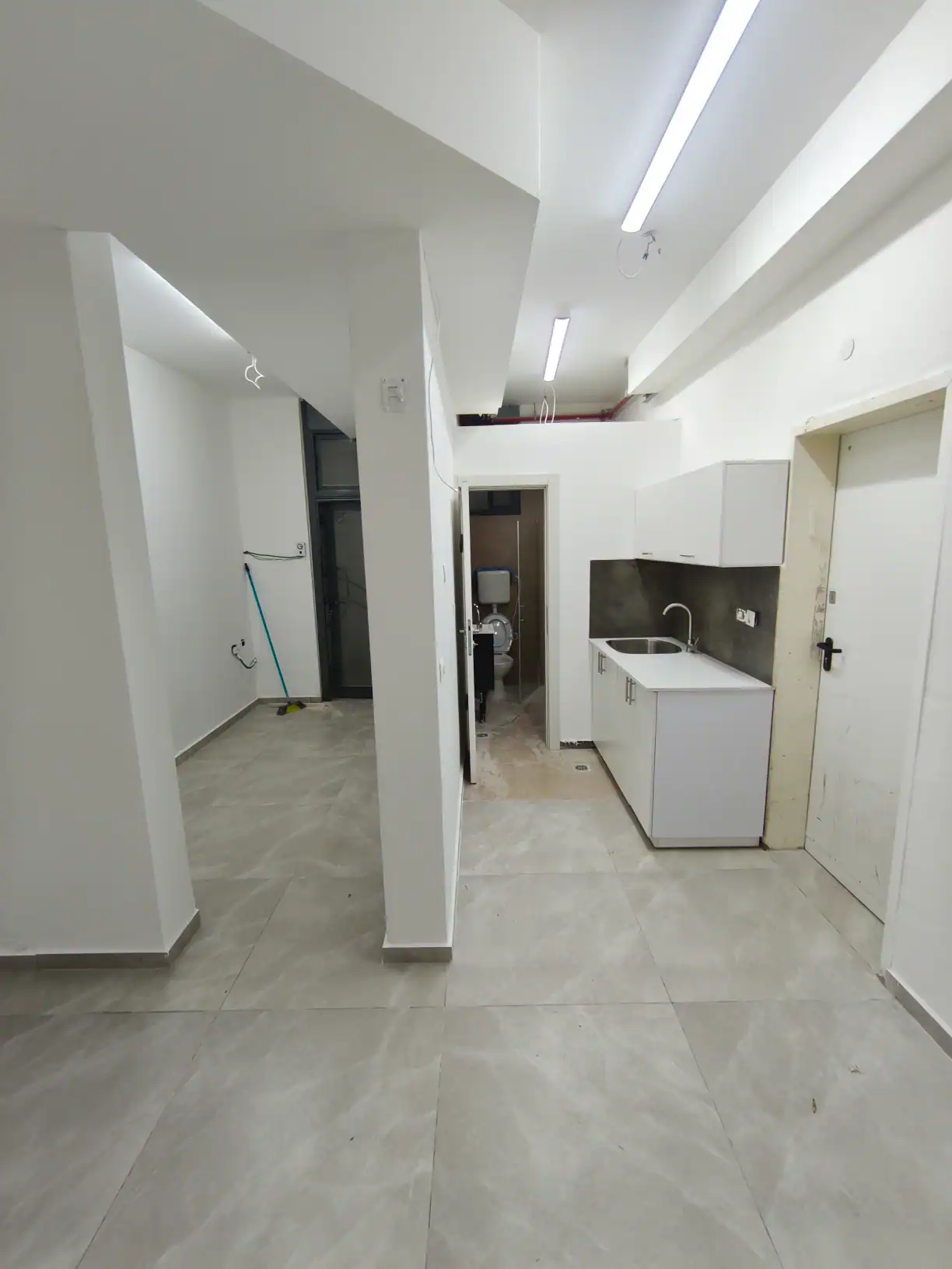 המשביר חלל פתוח חזית המשביר תל אביב דירה להשכרה כולל חשבונות