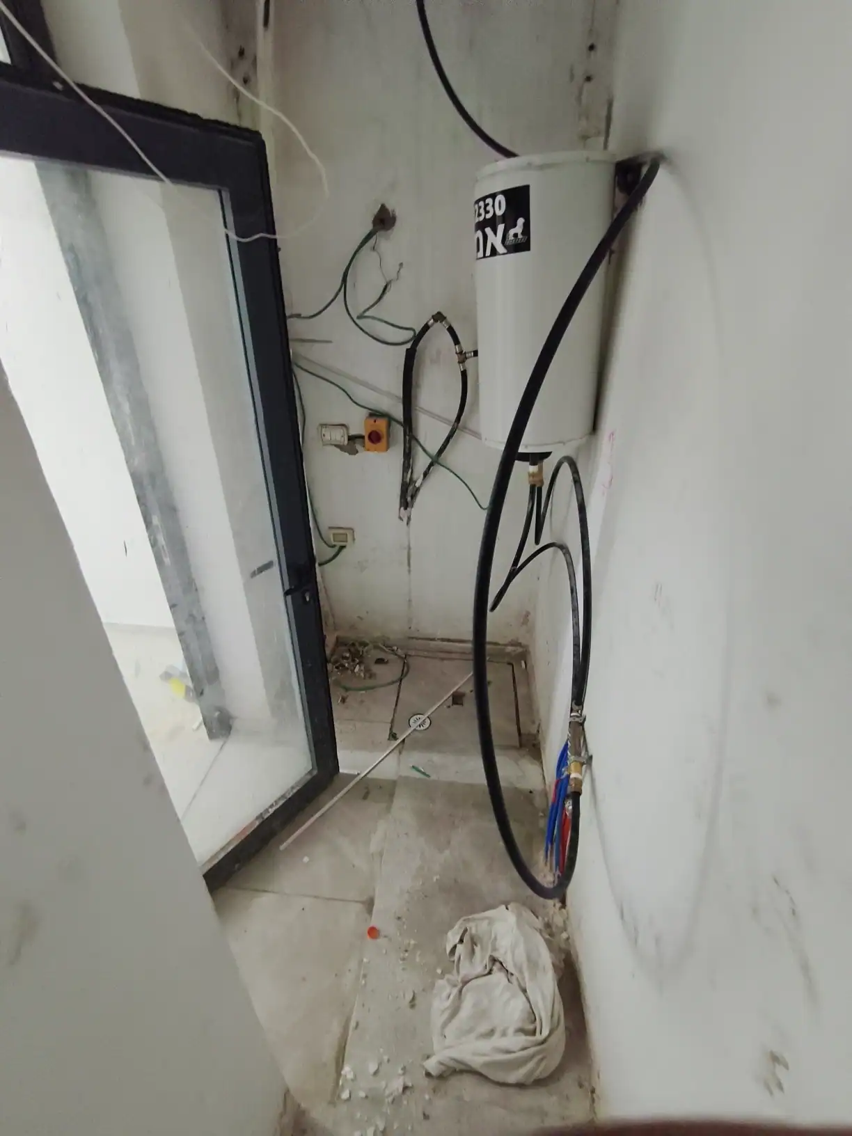 המשביר חלק אחורי המשביר תל אביב דירה להשכרה כולל חשבונות